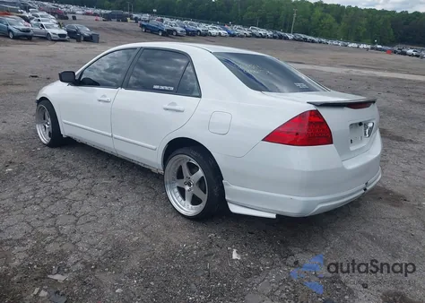 2006 Honda Accord 2.4 Vp z USA, uszkodzony, nr VIN 1HGCM56106A106676